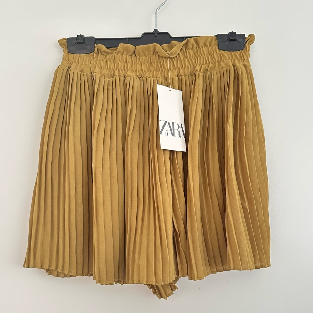 NWT Zara Mustard Green Pleated Skort